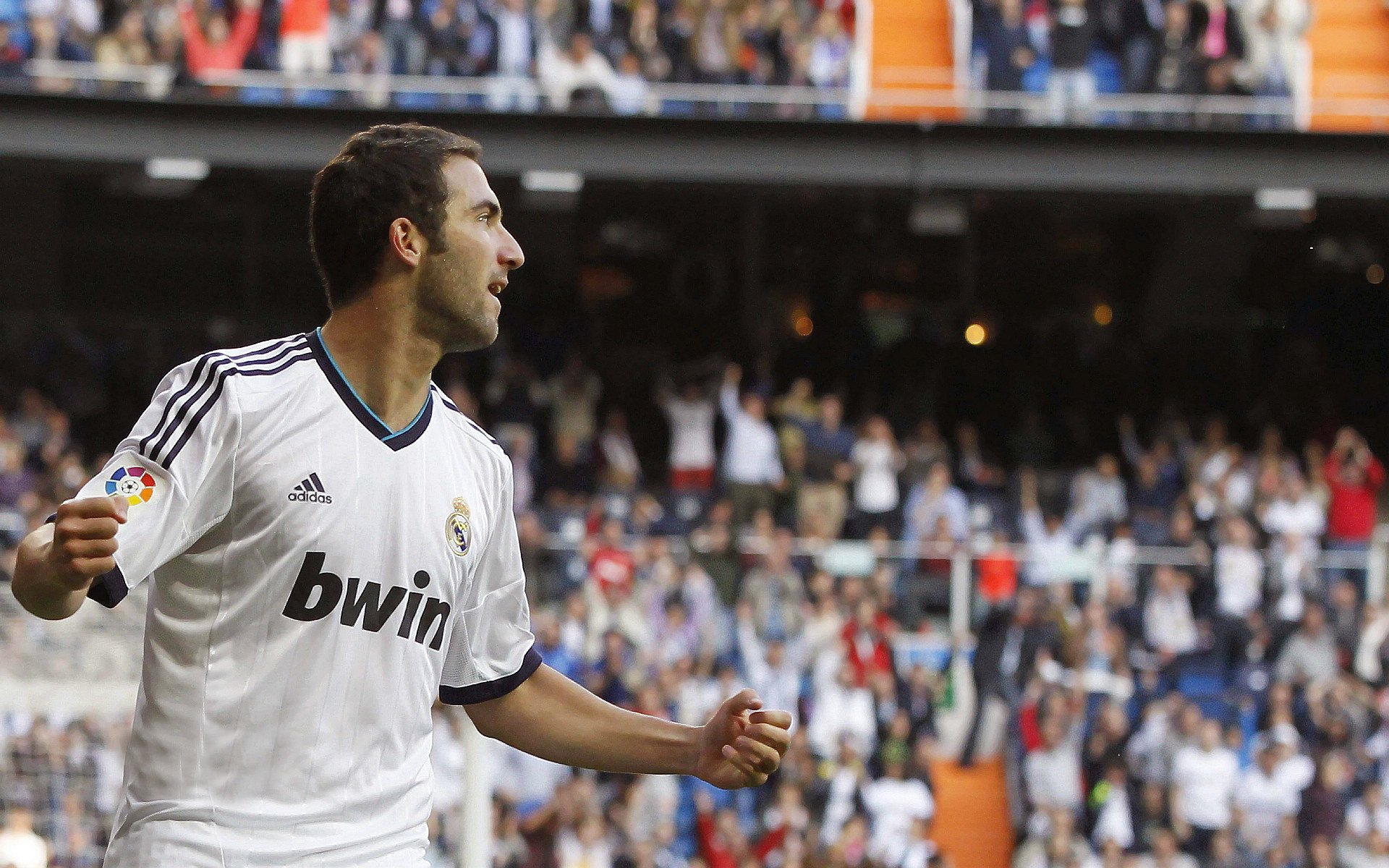 “马丁·高尔西的突破性表现，未来橄榄球赛场的巨星”