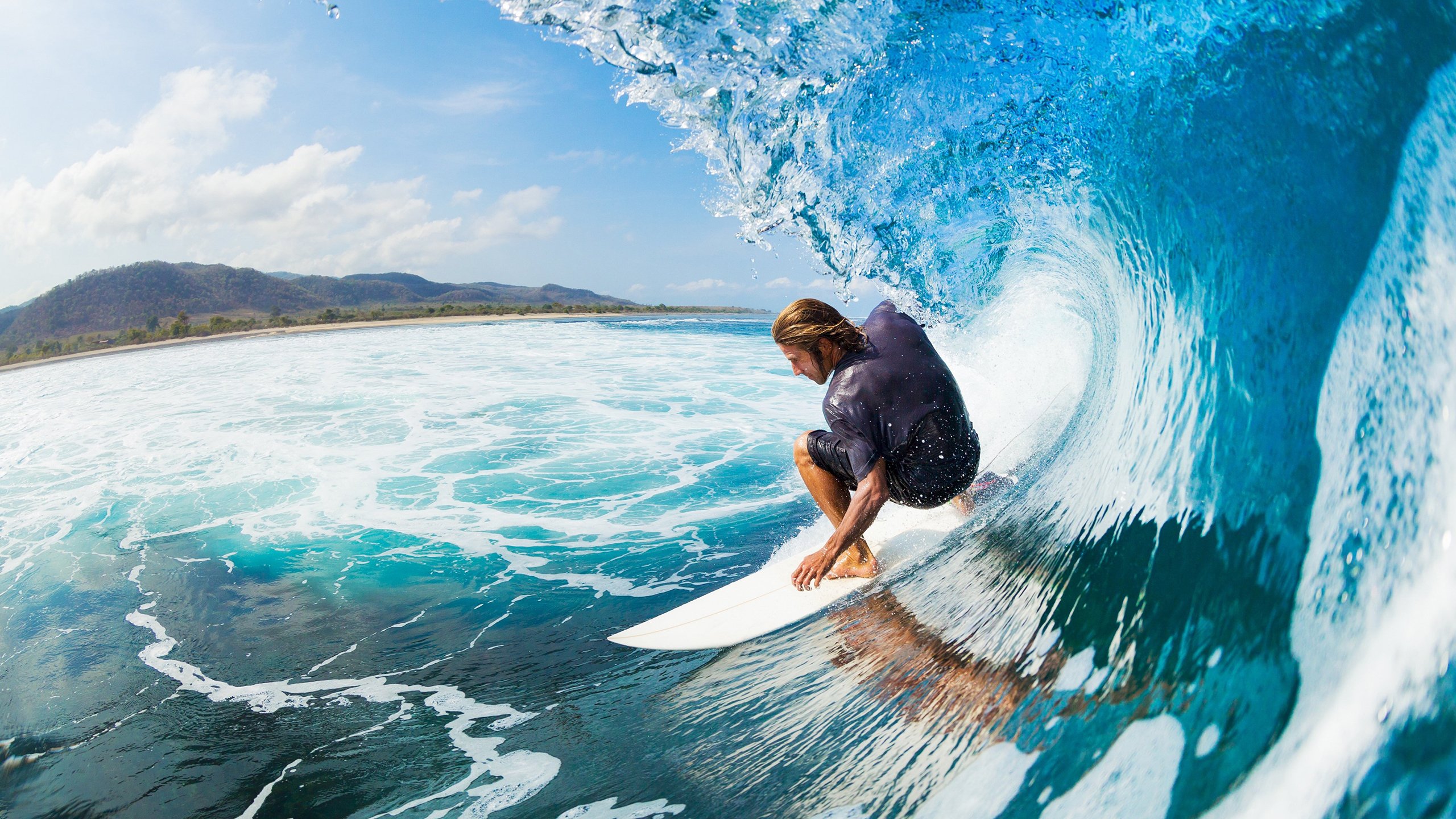“飞盘竞技：三叉湖赛场成为空中运动爱好者的竞技圣地”